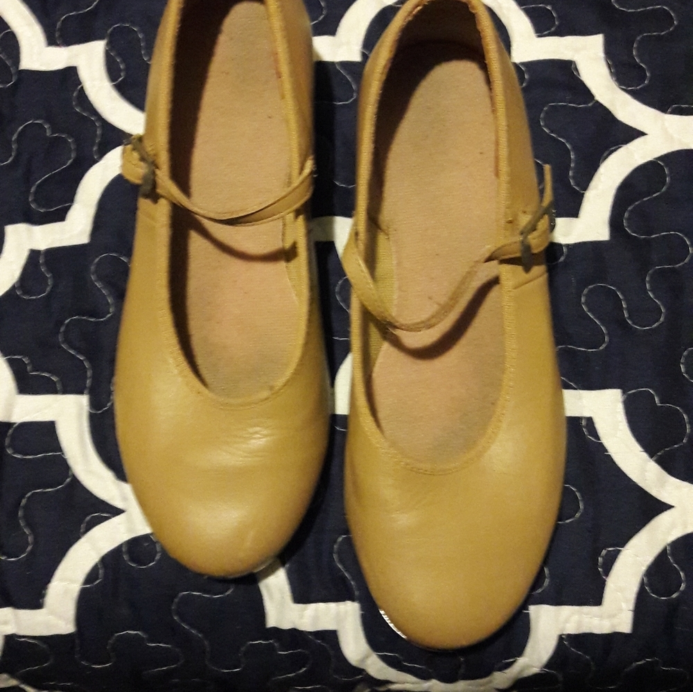 🥳HP🥳Tap Shoes Tan Women's size 6
